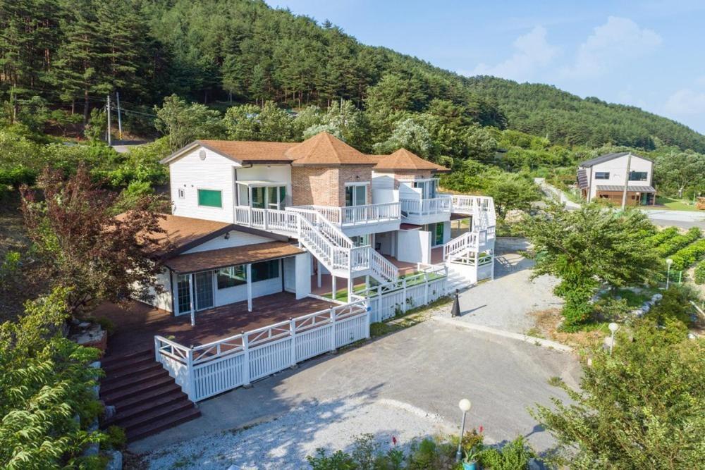 Gangneung Chunja Yeoinsook Hotel Exterior foto